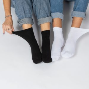 מארז 2 זוגות גרבי סוכרת שחור + לבן, בגזרה נמוכה